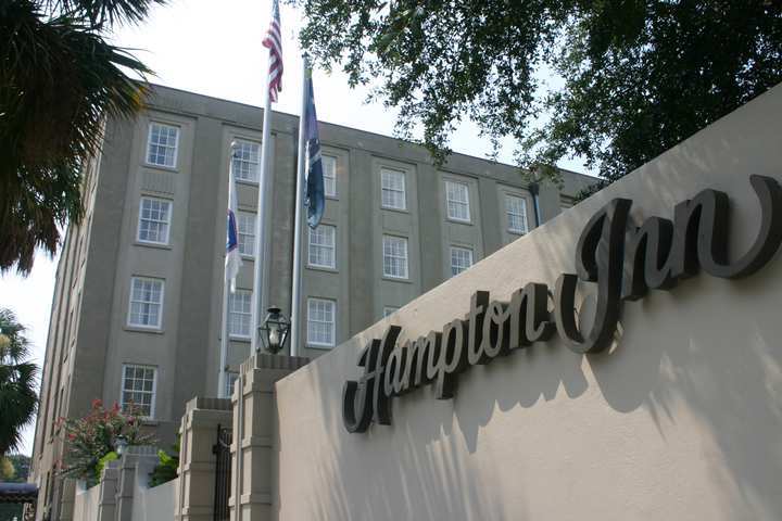 ホテル ハンプトン イン チャールストン ヒストリック ディストリクト エクステリア 写真